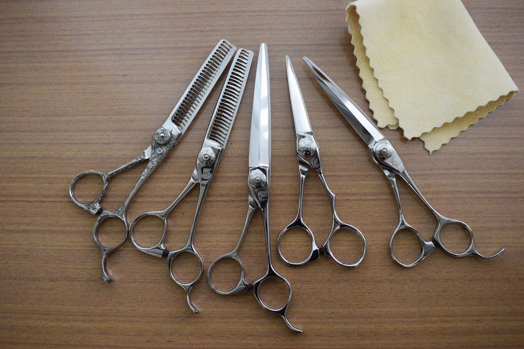 ハサミを拭く かえり刃って何 ハサミのお手入れ Scissors Care 美容鋏 ハサミ 理容鋏 はさみ 美容ハサミ シザーのナルトシザー